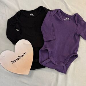 H&M - pair of newborn organic cotton Bodysuits - Purple and Black